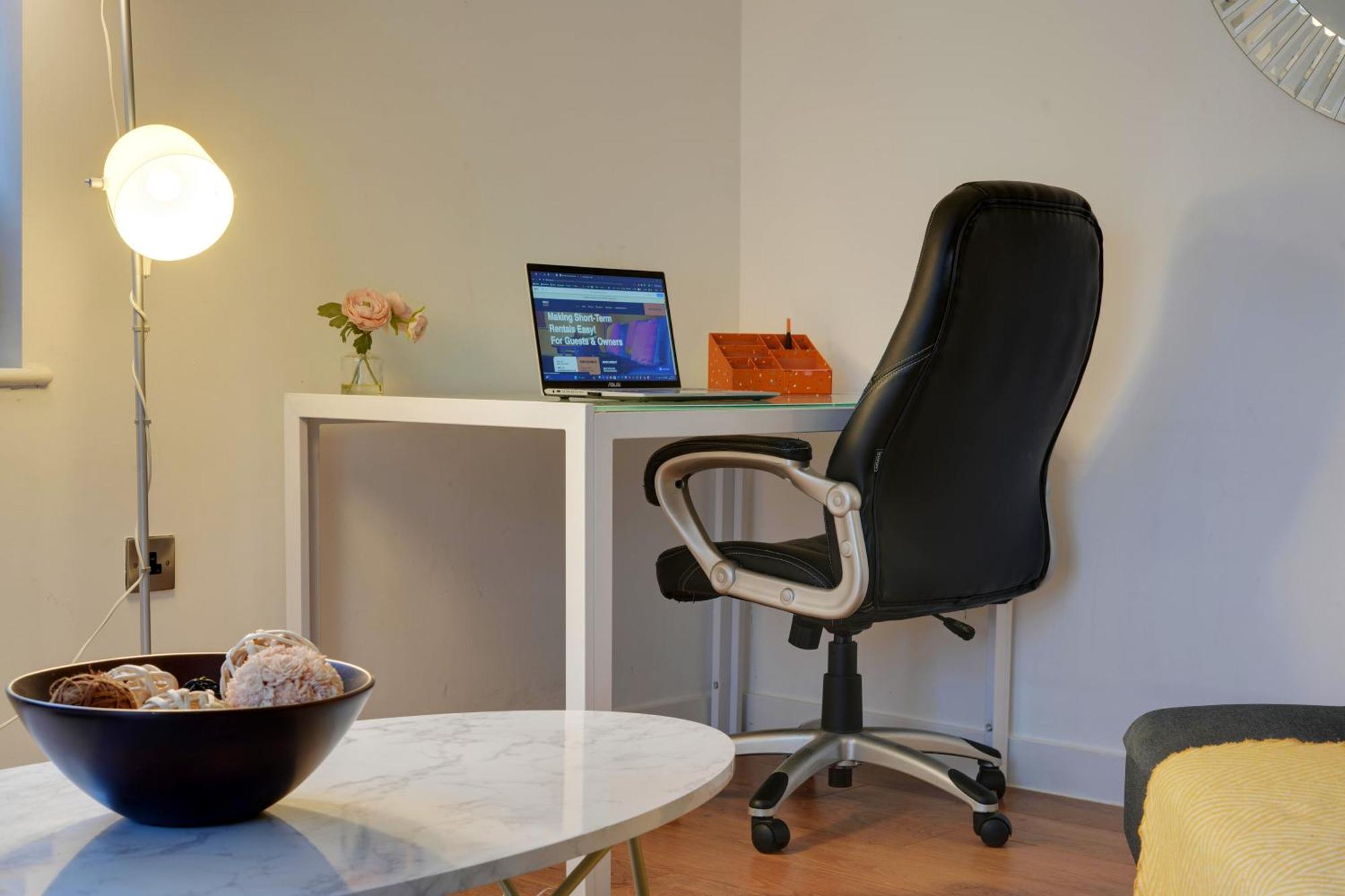Stylish 2 Bed Apt 18 - City Centre, Free Parking, Espresso Machine & Netflix - Hosted By Stay Host Save 谢菲尔德 外观 照片