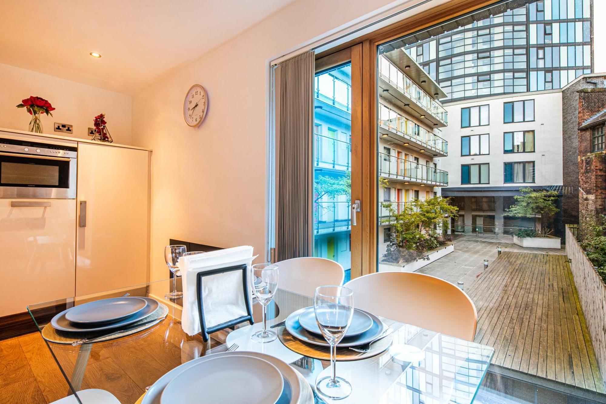 Stylish 2 Bed Apt 18 - City Centre, Free Parking, Espresso Machine & Netflix - Hosted By Stay Host Save 谢菲尔德 外观 照片