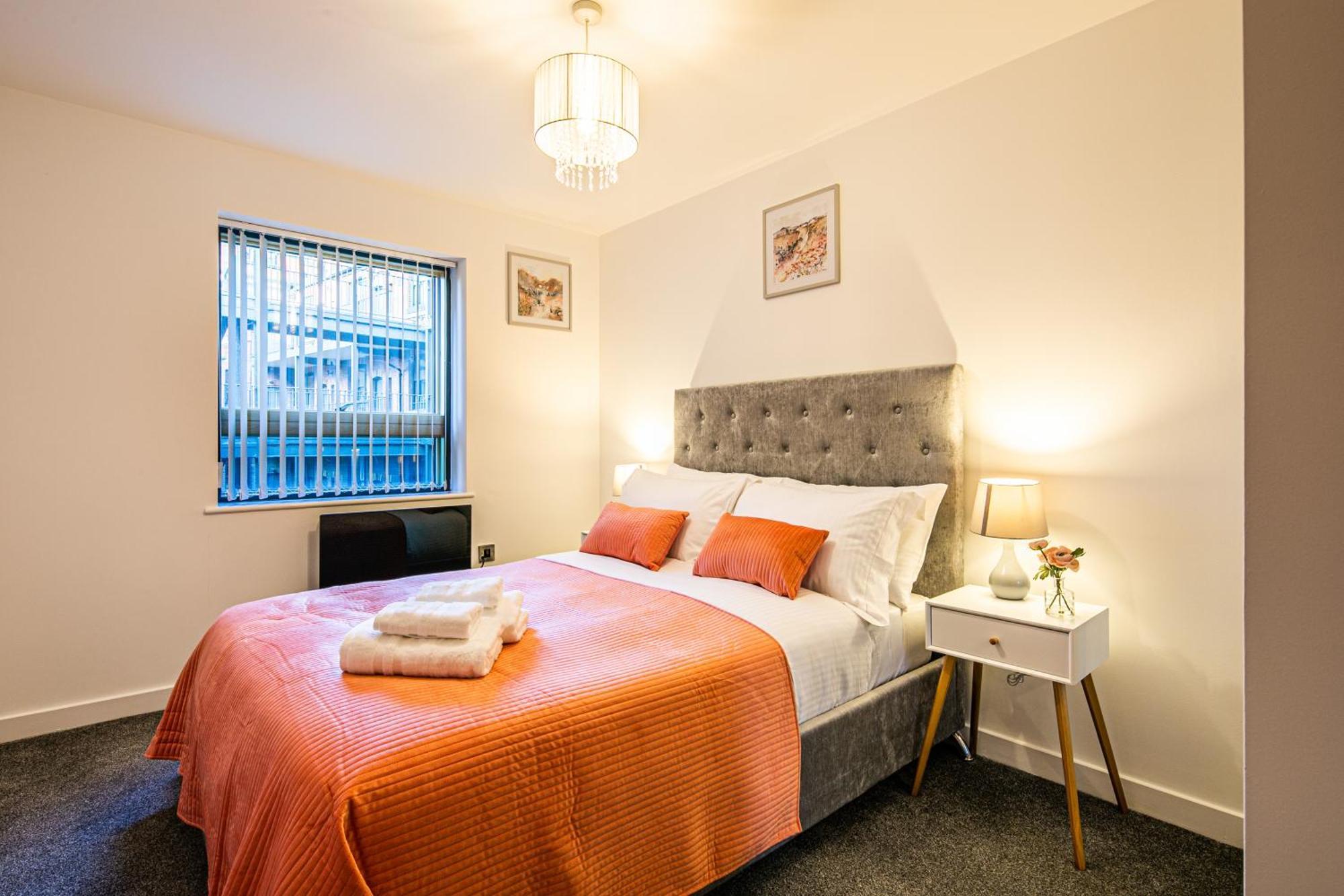 Stylish 2 Bed Apt 18 - City Centre, Free Parking, Espresso Machine & Netflix - Hosted By Stay Host Save 谢菲尔德 外观 照片