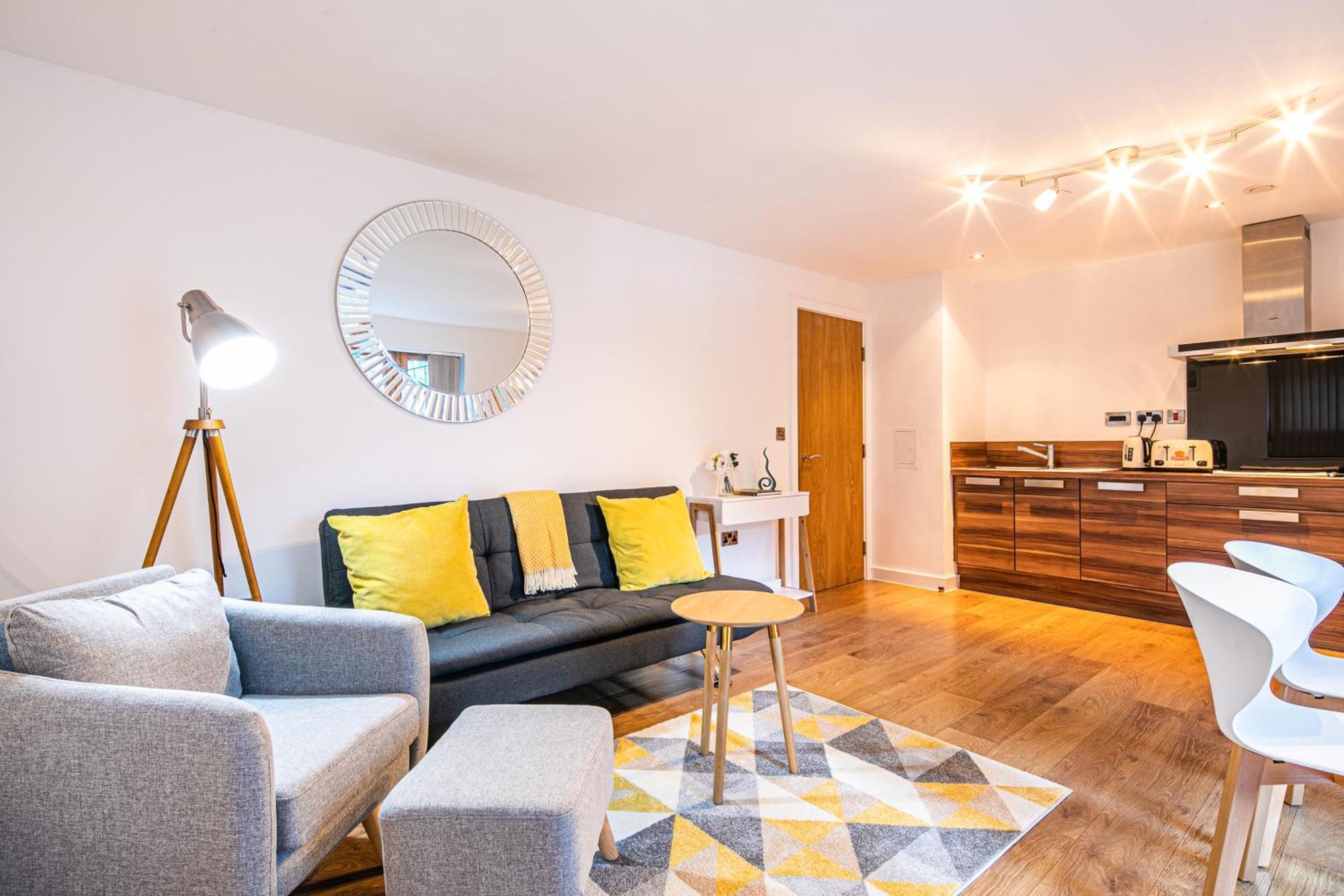 Stylish 2 Bed Apt 18 - City Centre, Free Parking, Espresso Machine & Netflix - Hosted By Stay Host Save 谢菲尔德 外观 照片