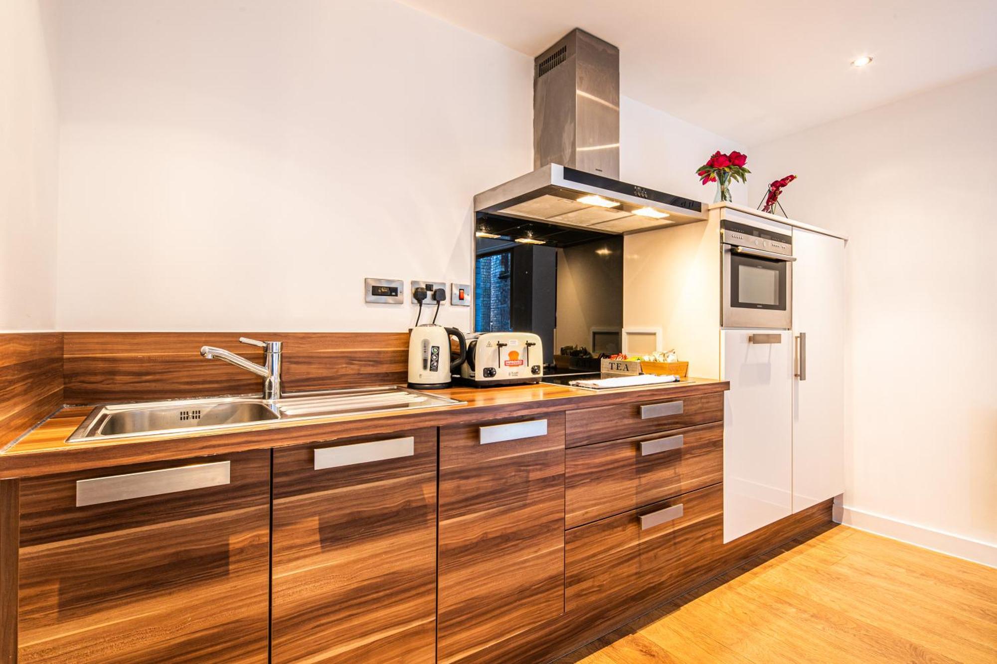 Stylish 2 Bed Apt 18 - City Centre, Free Parking, Espresso Machine & Netflix - Hosted By Stay Host Save 谢菲尔德 外观 照片