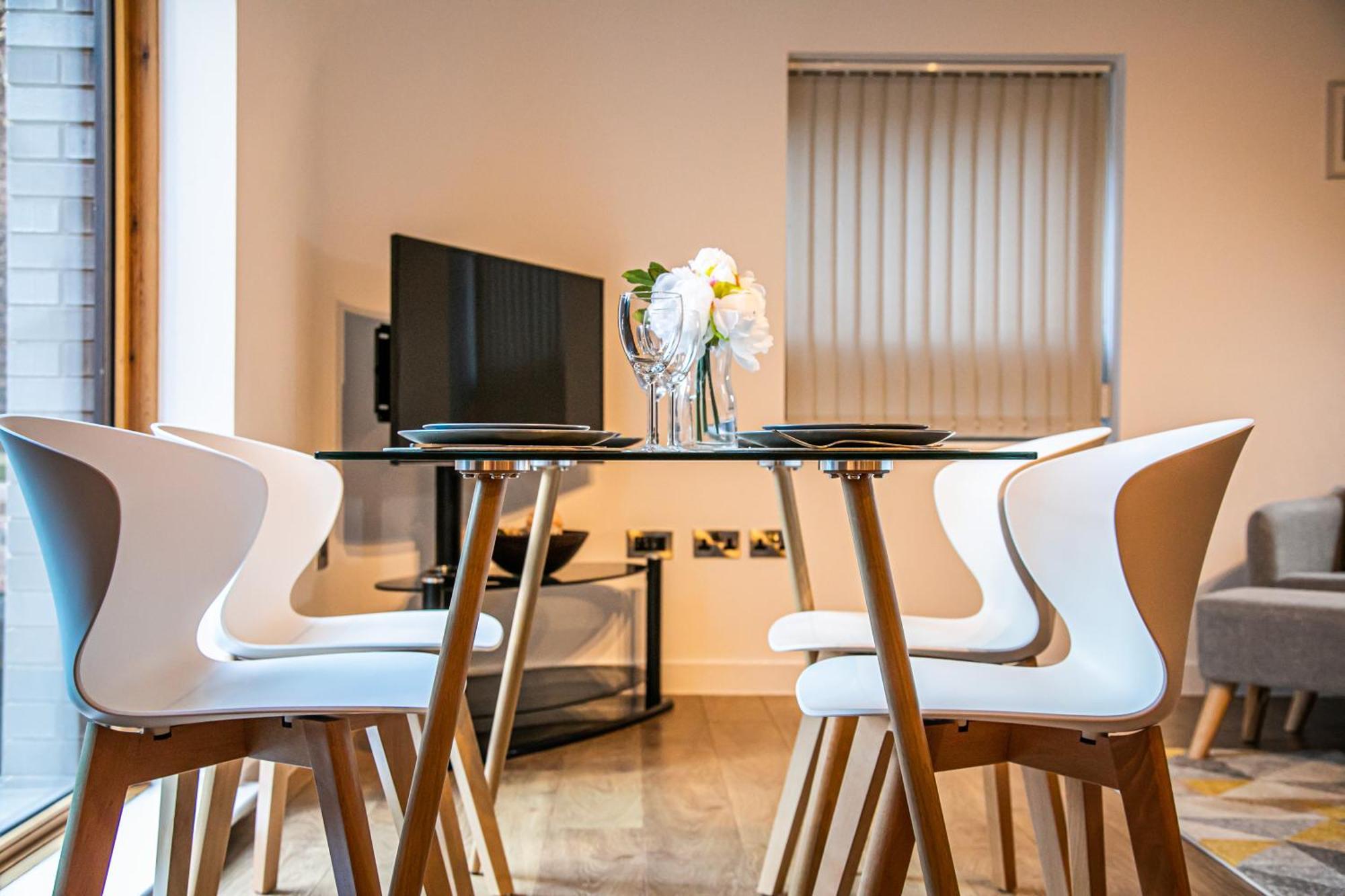 Stylish 2 Bed Apt 18 - City Centre, Free Parking, Espresso Machine & Netflix - Hosted By Stay Host Save 谢菲尔德 外观 照片