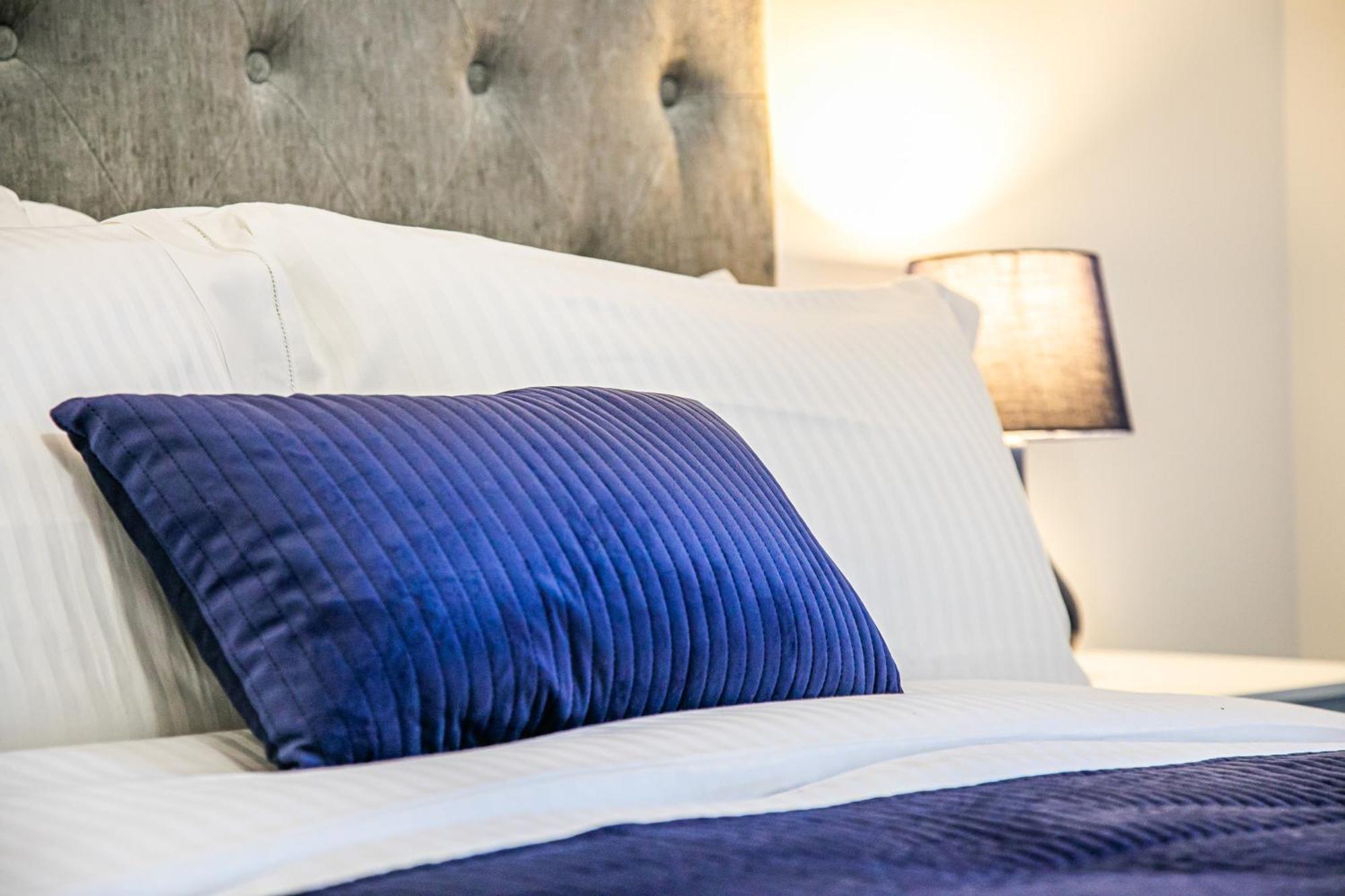 Stylish 2 Bed Apt 18 - City Centre, Free Parking, Espresso Machine & Netflix - Hosted By Stay Host Save 谢菲尔德 外观 照片