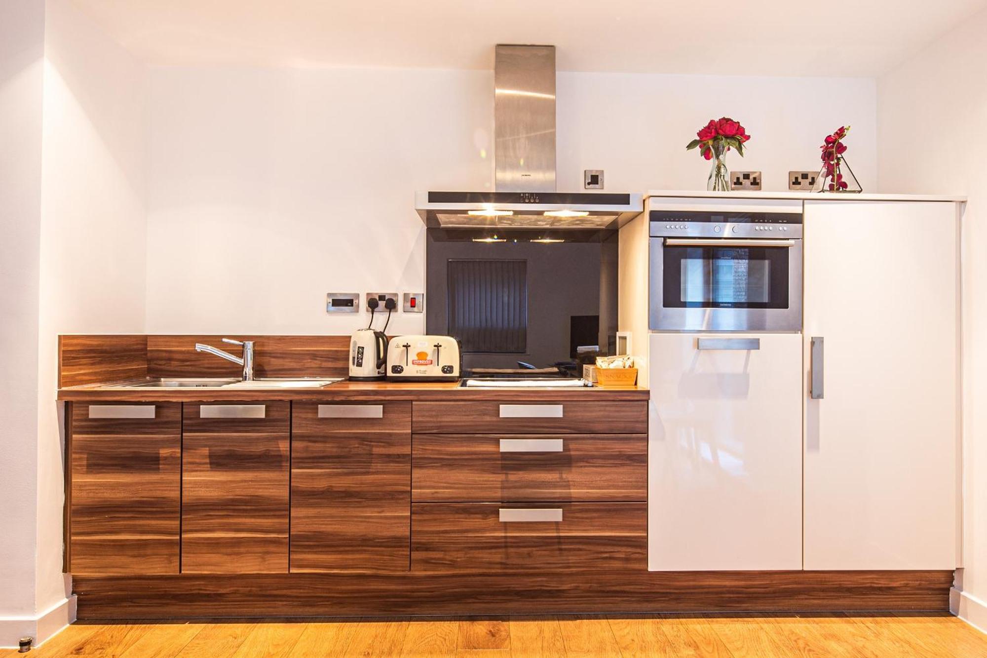 Stylish 2 Bed Apt 18 - City Centre, Free Parking, Espresso Machine & Netflix - Hosted By Stay Host Save 谢菲尔德 外观 照片