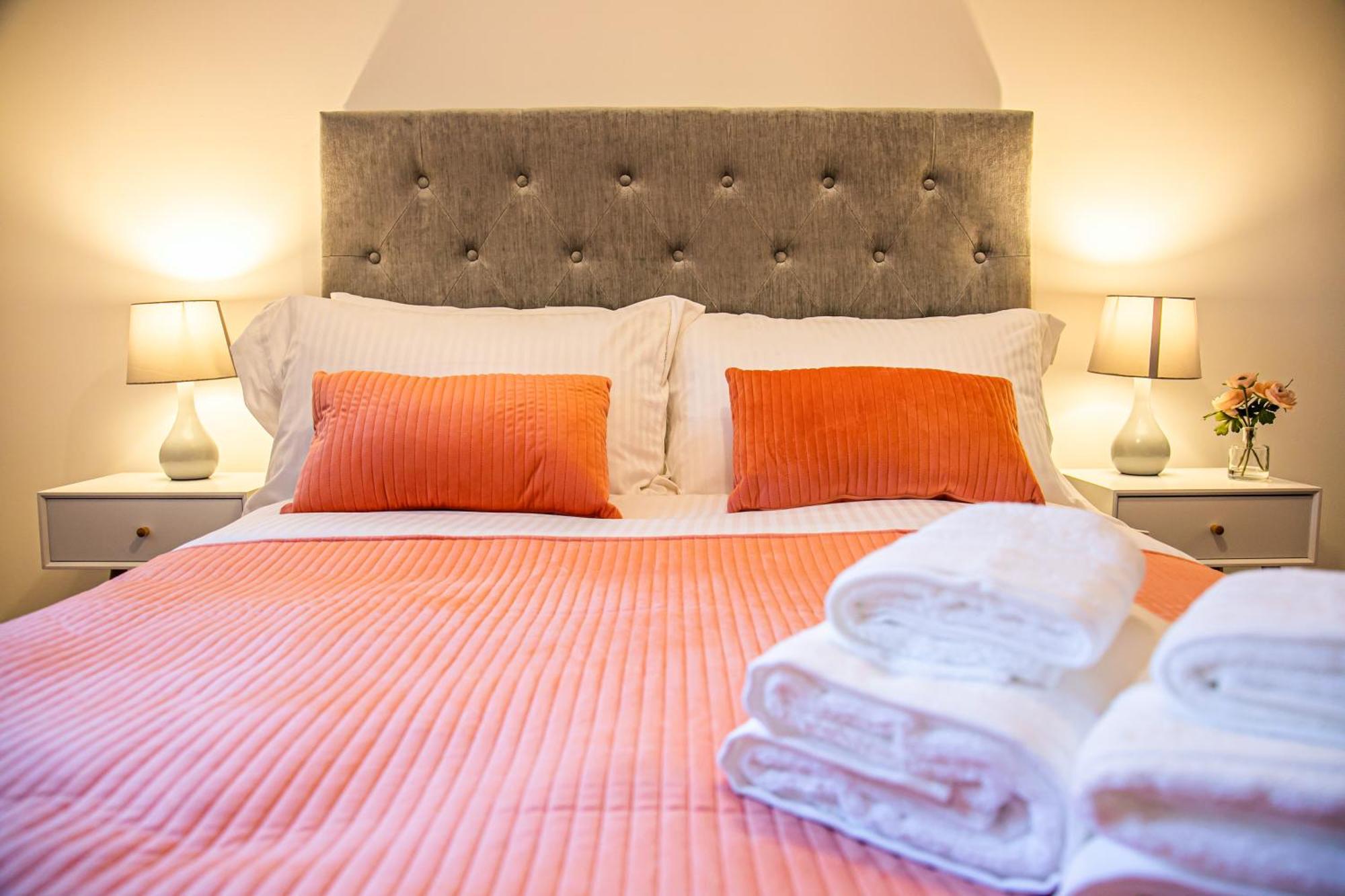 Stylish 2 Bed Apt 18 - City Centre, Free Parking, Espresso Machine & Netflix - Hosted By Stay Host Save 谢菲尔德 外观 照片